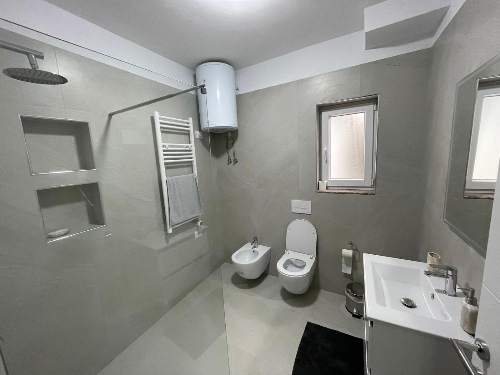 Kevi 'S Place Tirana Exterior photo